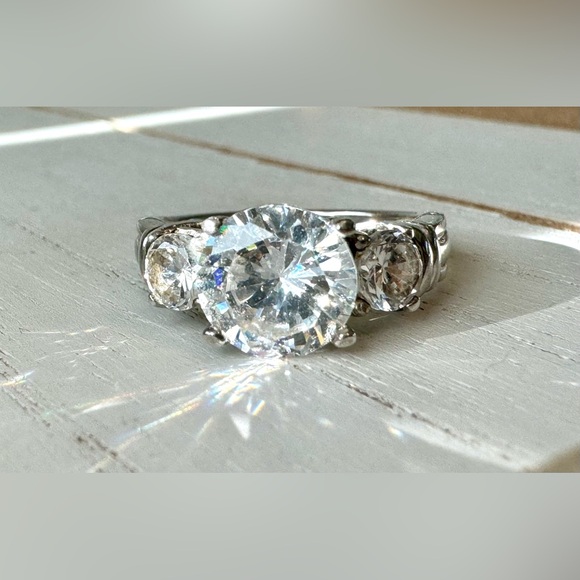 Vintage 925 Sterling Silver 3 Stone Ring - Picture 1 of 8